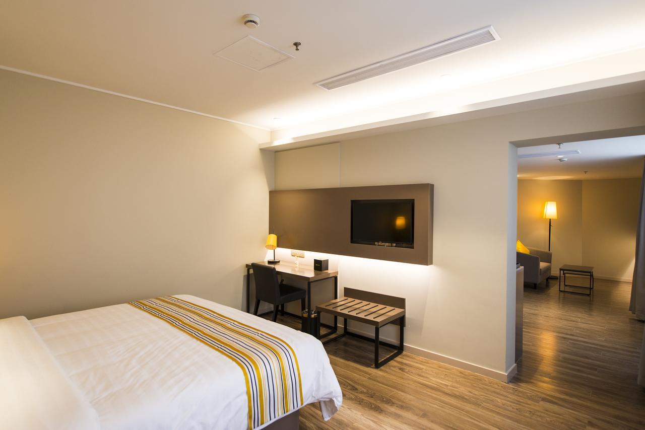 Home Inn Plus Shanghai Zhangjiang Park Exterior foto